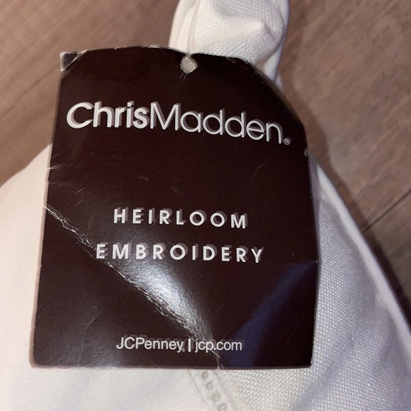 NWT Chris Madden Heirloom Embroidery White 18x18 throw accent decor pillow - Picture 9 of 10